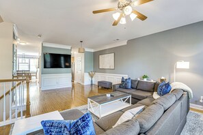 Interior - Townhome 3 Mi to Wescott Park & Golf Course! (Ladson)