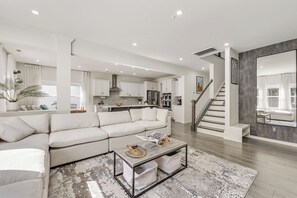 House (5 Bedrooms) | Front of property
