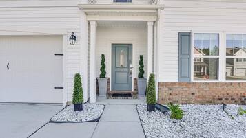 House (5 Bedrooms) | Interior