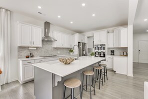 House (5 Bedrooms) | Interior