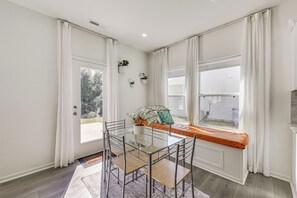 House (5 Bedrooms) | Interior
