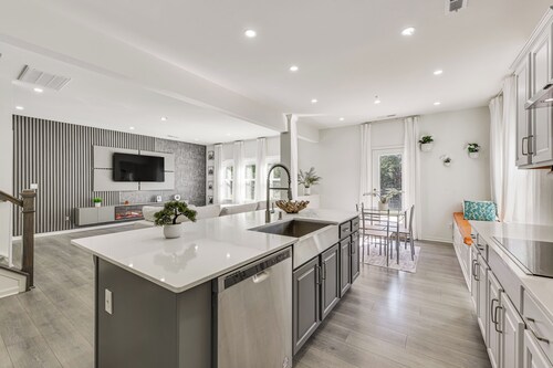 16 Mi to Dtwn Charlotte: Mt Holly Home w/ Grill