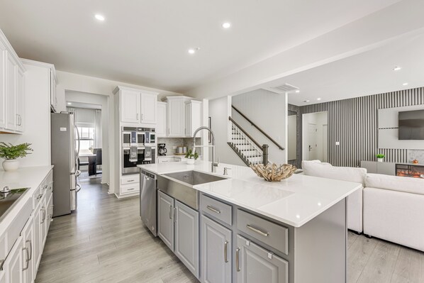 House (5 Bedrooms) | Interior