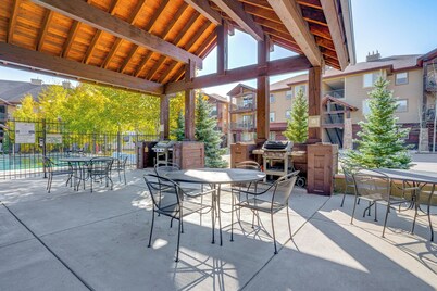 Downtown WP Condo w/ Pool: Steps to Concert Venue!