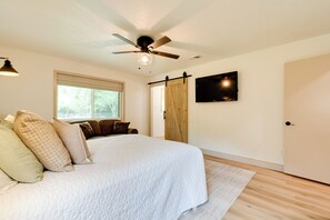 House (3 Bedrooms) | Interior - 4 Mi to Texas A&m: Home w/ Large Yard! (College Station)