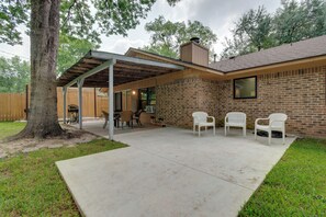 House (3 Bedrooms) | Interior - 4 Mi to Texas A&m: Home w/ Large Yard! (College Station)