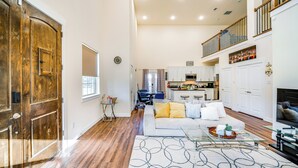 Interior - Walk to Historic Dtwn: Mckinney Family Retreat (McKinney)