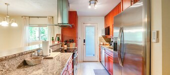 Pet-friendly Home - 3 Mi to University of Florida!