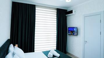 In-room safe, desk, blackout drapes, soundproofing