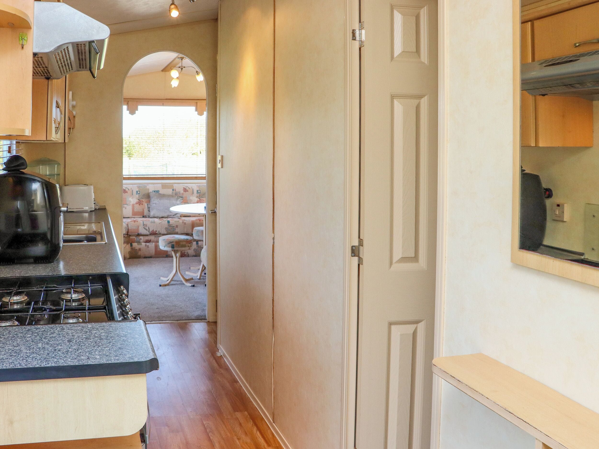 Fridge, cookware/dishes/utensils