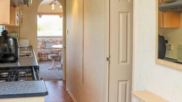 Fridge, cookware/dishes/utensils