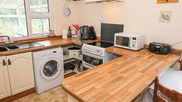 Fridge, cookware/dishes/utensils