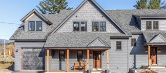 Gorgeous Stowe Townhome | Near Downtown