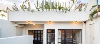 Casa Lumos - Minimalist Comfort Suites in Centro Historico