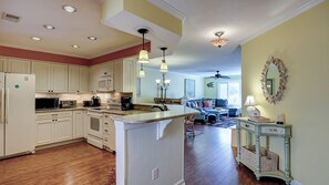 Fridge, microwave, oven, stovetop - Three bedroom Shipyard villa (Hilton Head)