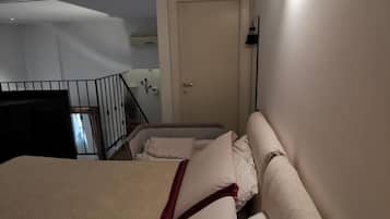 Apartment, 1 Schlafzimmer, Raucher, Balkon | 2 Schlafzimmer, schallisolierte Zimmer