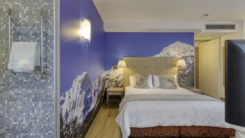 Junior Studio Suite | Desk, laptop workspace, free WiFi