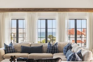 TV, fireplace, stereo