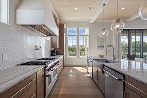 Fridge, microwave, oven, dishwasher - Gulf Shore Manor|Deeded Beach Access|Private Pool|Golf Cart|Carriage House (Santa Rosa Beach)