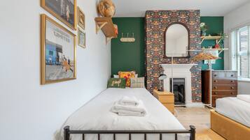 2 bedrooms, iron/ironing board, free WiFi