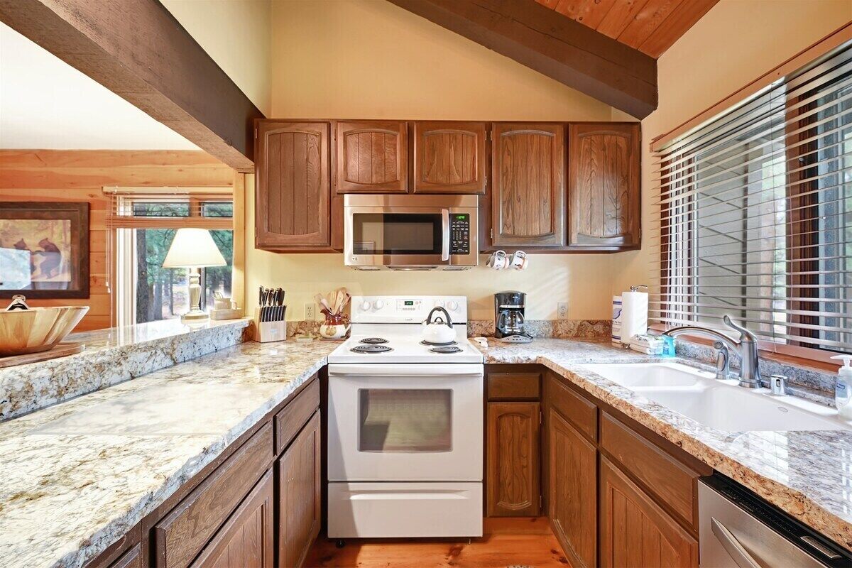 雪櫃、微波爐、焗爐、洗碗機