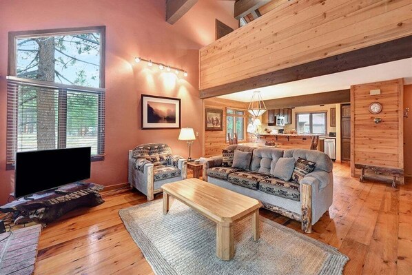 TV - Wildflower 62: Nice Condo, Close to the Green Line (Mammoth Lakes)