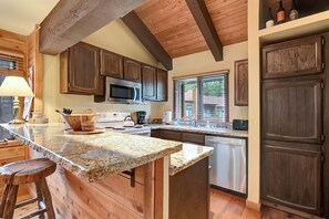 Fridge, microwave, oven, dishwasher - Wildflower 62: Nice Condo, Close to the Green Line (Mammoth Lakes)