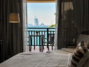 ลักซ์ชัวรี่อพาร์ทเมนท์, 1 ห้องนอน, วิวทะเล, ริมทะเล | ตู้นิรภัยในห้องพัก, ผ้าม่านกันแสง, เตารีด/โต๊ะรีดผ้า, Wi-Fi ฟรี