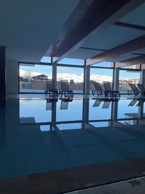 Inomhuspool och uppvärmd pool