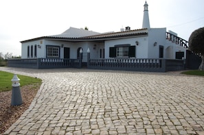 Villa, 3 soverom, tilgjengelighetstilpasset, røyk | Eksteriør