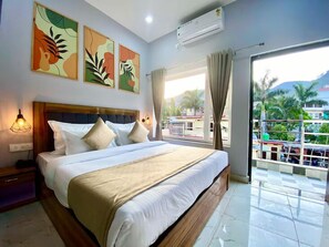 Superior Double Room, Mountain View - Hotel Wraveler Inn (Rishikesh)