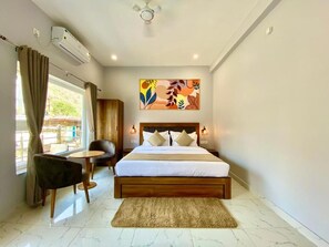 Rollaway beds, free WiFi, bed sheets - Wraveler Inn by Wraveler Hostels (Rishikesh)