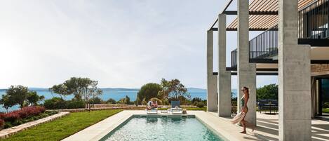 Outdoor pool, free pool cabanas, pool umbrellas