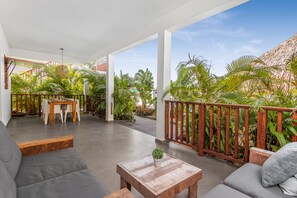 تناول الطعام بالخارج