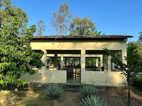 Restaurant. Jungle Side Luxury Hotel