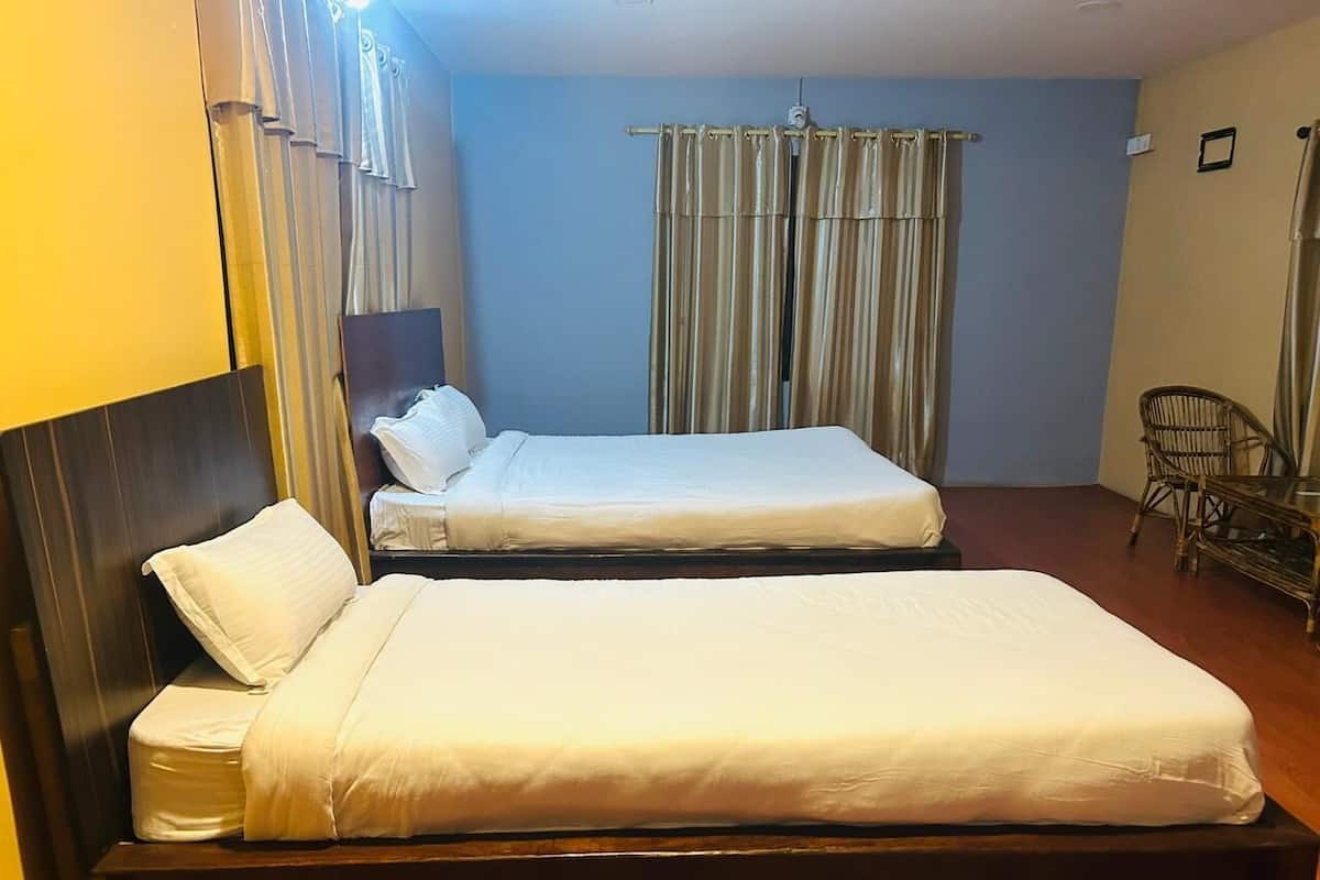 Standard Double Room, Garden View | Desk, free WiFi