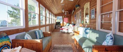 تلفزيون ذكي، مشغل دي في دي، كُتُب، ستيريو