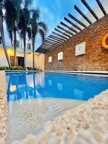 People's Condo Atria