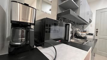 Studio Standar, Bebas Asap Rokok, kamar mandi pribadi | Dapur kecil pribadi | Lemari es, microwave, kompor, dan ketel listrik