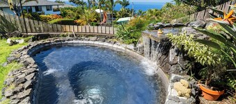 Kona Oasis: Ocean Views, Chill Pool, AC, Beautiful 4 bedroom home in Kona