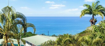 Kona Oasis: Ocean Views, Chill Pool, AC, Beautiful 4 bedroom home in Kona