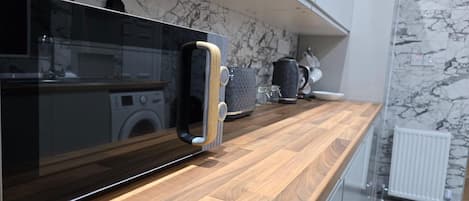 Refrigerador, microondas, horno, placa de cocina