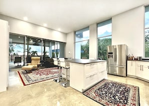 Interior - Black Beauty, Pool, Rooftop, 360Views, Perfect blend of luxury & natural beauty (Black Beauty)