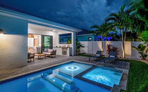 A heated pool - Coastal Luxury Home with Pool, Spa & Gourmet Kitchen (Naples)