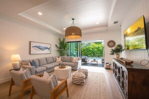 TV - Coastal Luxury Home with Pool, Spa & Gourmet Kitchen (Naples)