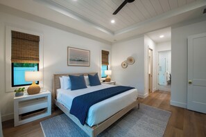 4 bedrooms, iron/ironing board, travel cot, WiFi - Coastal Luxury Home with Pool, Spa & Gourmet Kitchen (Naples)