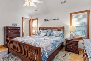 3 slaapkamers, een bureau, een strijkplank/strijkijzer, wifi