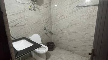 Superior Single Room, Mountain View | Bathroom