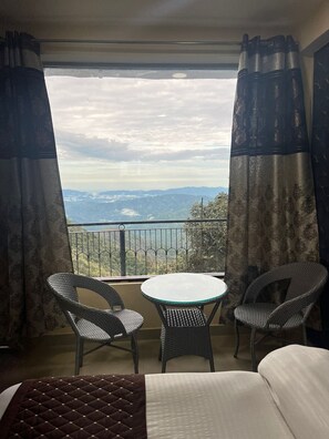 Superior Single Room, Mountain View | In-room dining - Amor Haven & Dine (Shimla)