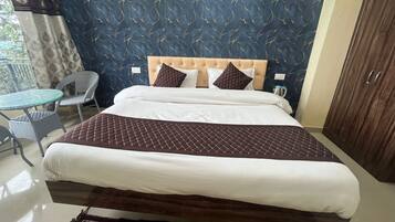 Superior Single Room, Mountain View | Desk, laptop workspace, blackout curtains, soundproofing